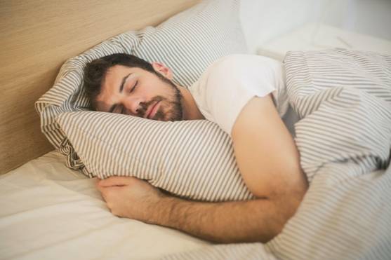 Read more about the article Try The Sleep Syncing Trend For a Better Snooze And Well-Being